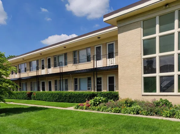 20 King Arthur Ct APT 6, Melrose Park, IL 60164