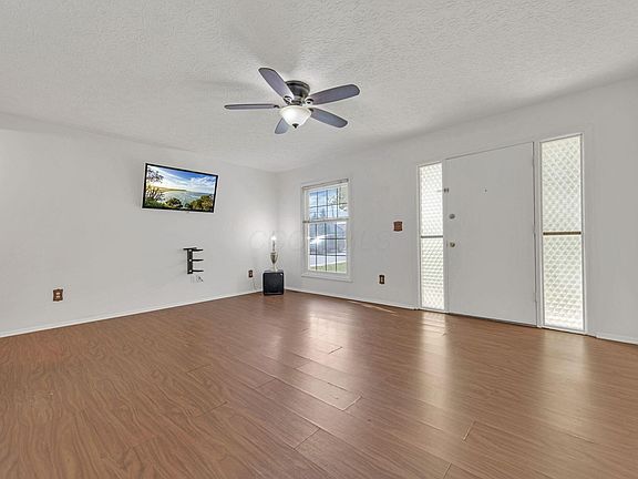 3rd image of 631 Simbury St