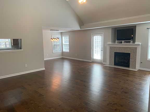 Living/dining combination