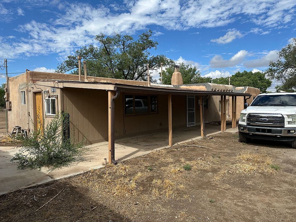 Front with covered porch, side door to Mud Room/Master