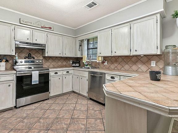 5th image of 2105 Guillory St