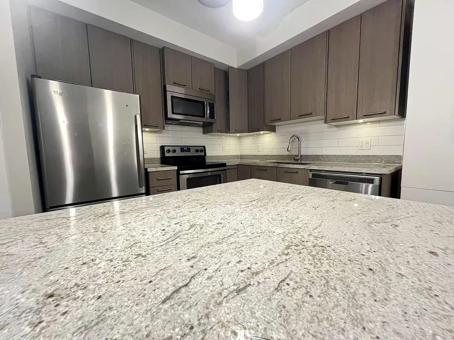 2 bed, 820 sqft, $2,600 — Photo 2
