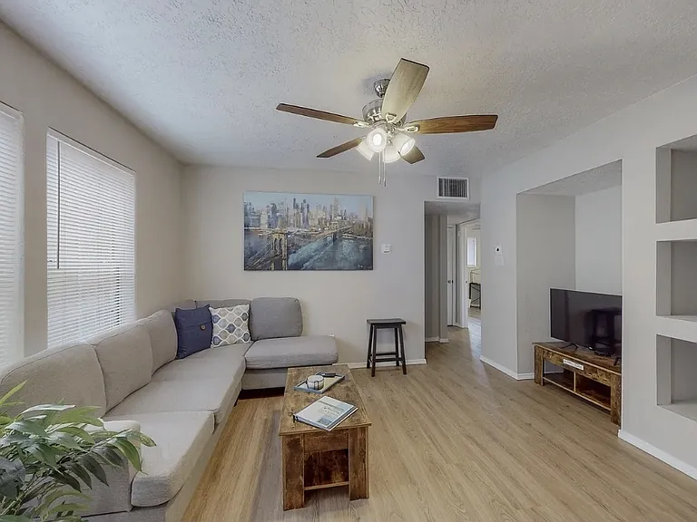 1406 Pennsylvania St NE #4 — Photo 24