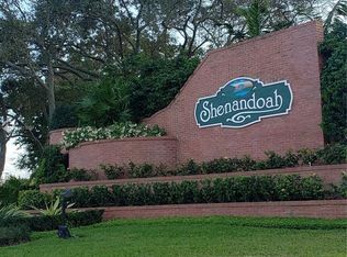 560 Green River Ln, Fort Lauderdale, FL 33325