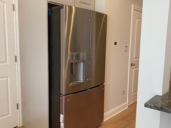 5th image of 1351 N California Ave Unit 1