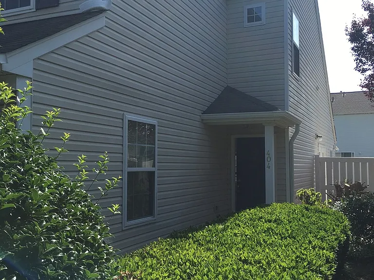 404 Commons Dr — Photo 4