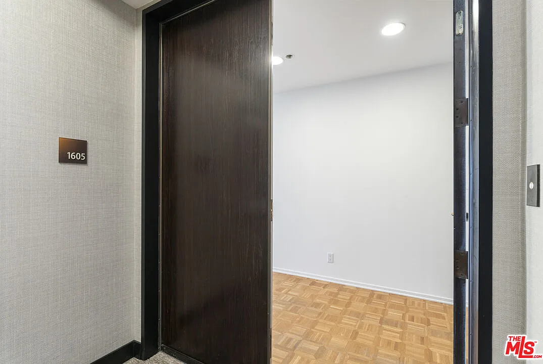 2 bed, 2.5 bath, 2118 sqft, $8,500 — Photo 4
