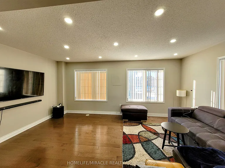 34 Donomore Dr — Photo 12