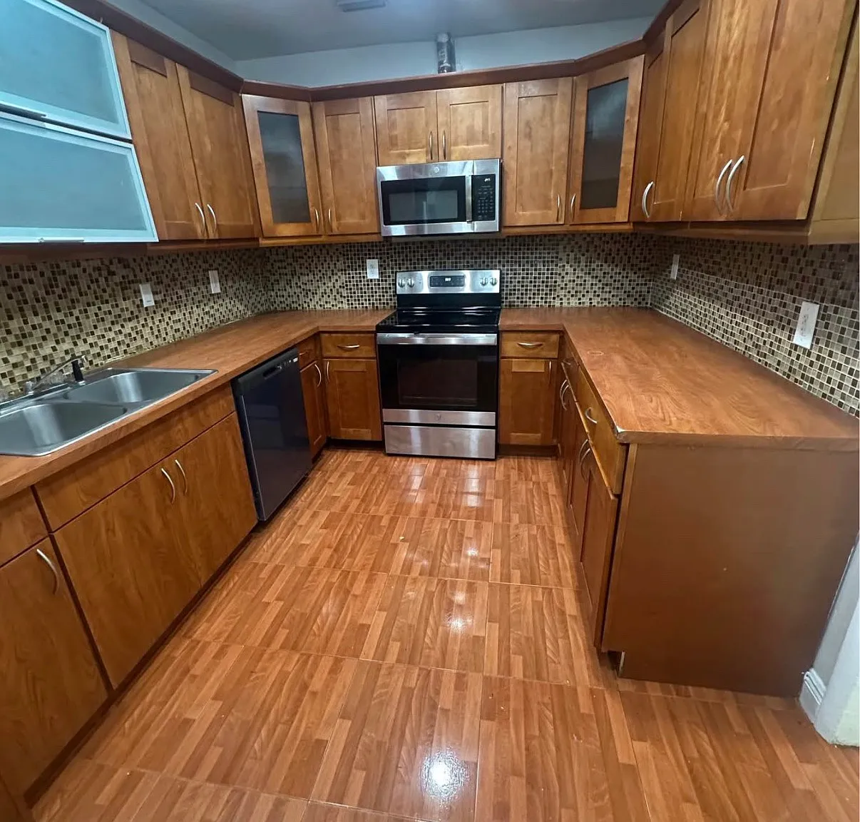 3 bed, $3,500 — Photo 2