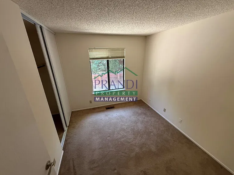 1591 Merritt Dr — Photo 7