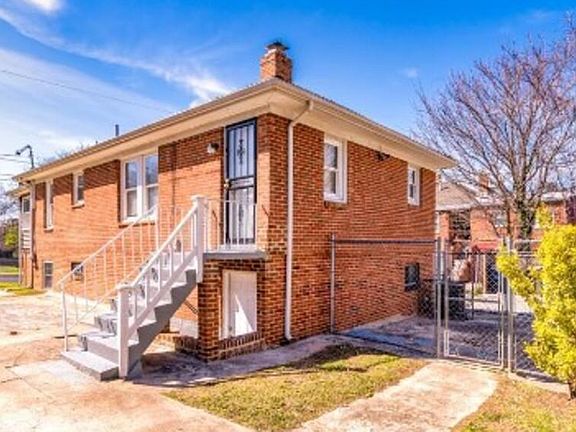 2nd image of 609 49th Pl NE