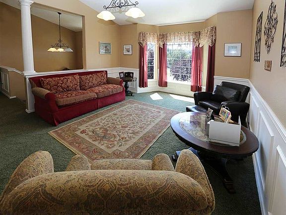 5th image of 105 S Beach Ct