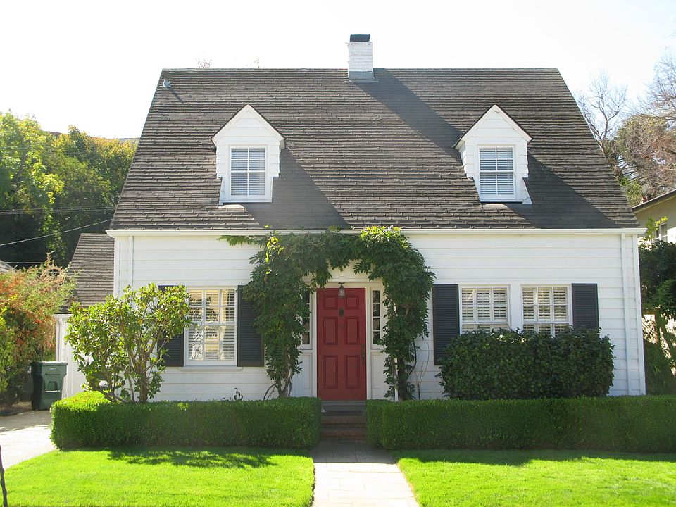 1st image of 215 Chesterton Pl