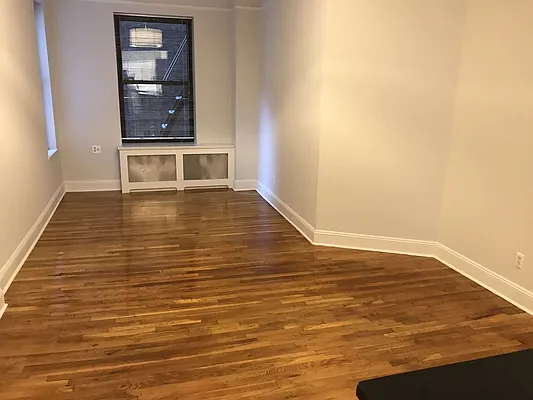 Rented by Metropolis Real Estate of Manhattan | media 27