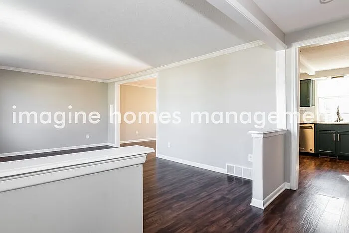 1960 Stoney Hill Dr — Photo 3
