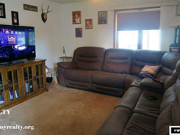 5th image of 820 Birch St