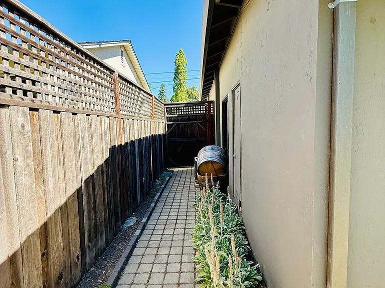2849 Cypress St — Photo 23