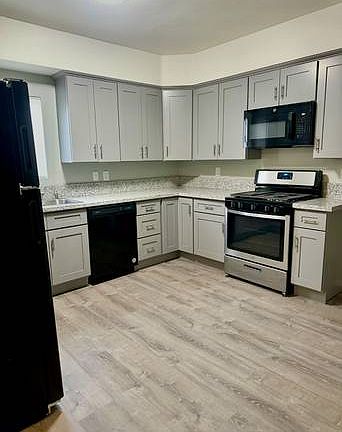 3rd image of 1817 Stanley Ave