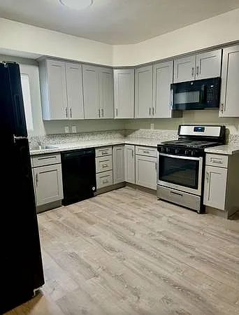 1817 Stanley Ave — Photo 3