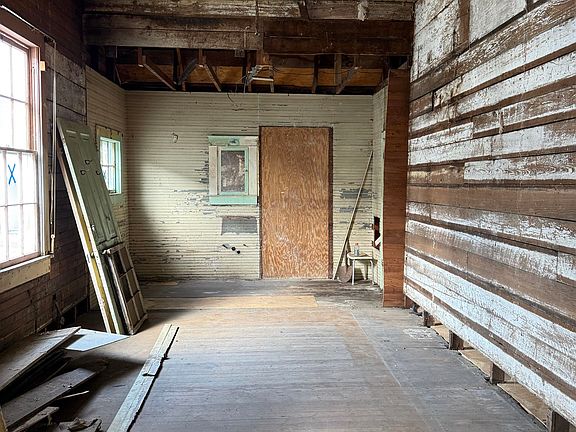 5th image of 610 Green St