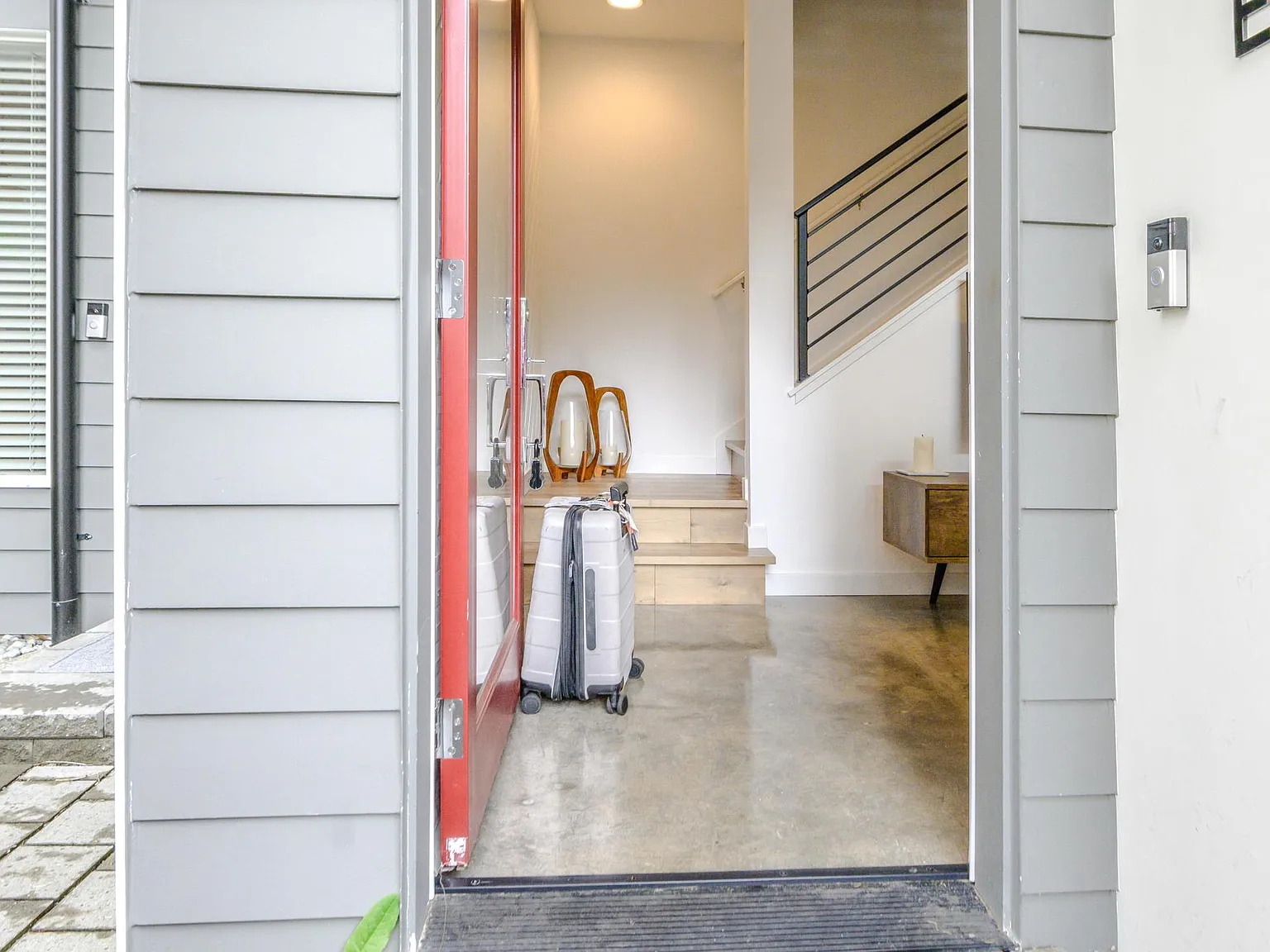 2 bed, 1045 sqft, $3,500 — Photo 1