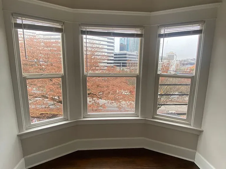 Great Location with Full Washer and Dryer in Unit and Full Kitchen! — Photo 55