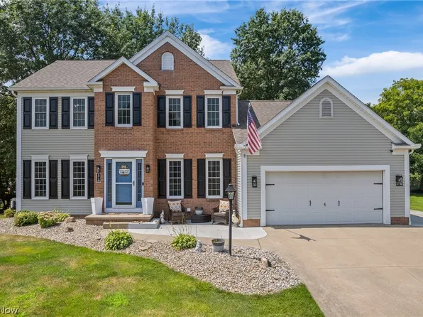 1718 Cornerstone St SW, Hartville, OH 44632