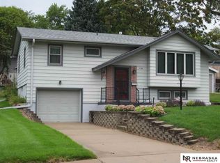 7306 Sun Valley Dr, Omaha, NE 68157