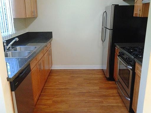 3rd image of 825 S Windsor Blvd