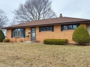 W150N8213 Norman Dr, Menomonee Falls, WI 53051