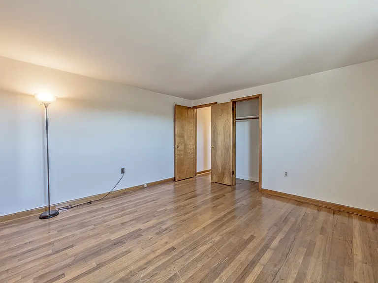 88 Maple Ave — Photo 11