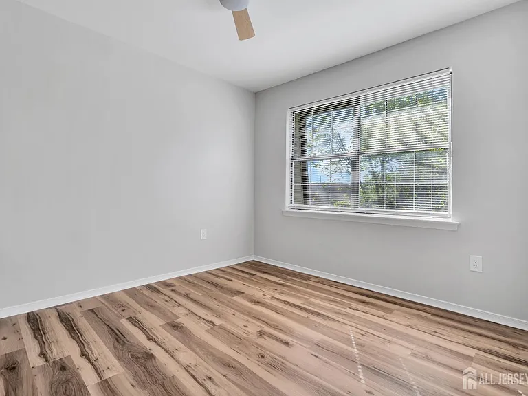 812 Green Hollow Dr — Photo 13