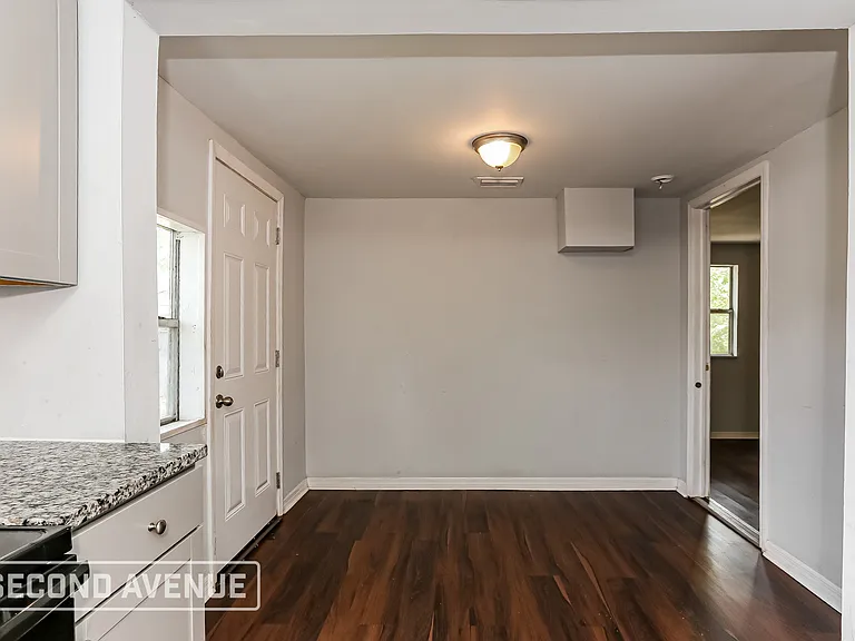 2939 W 6th St — Photo 8