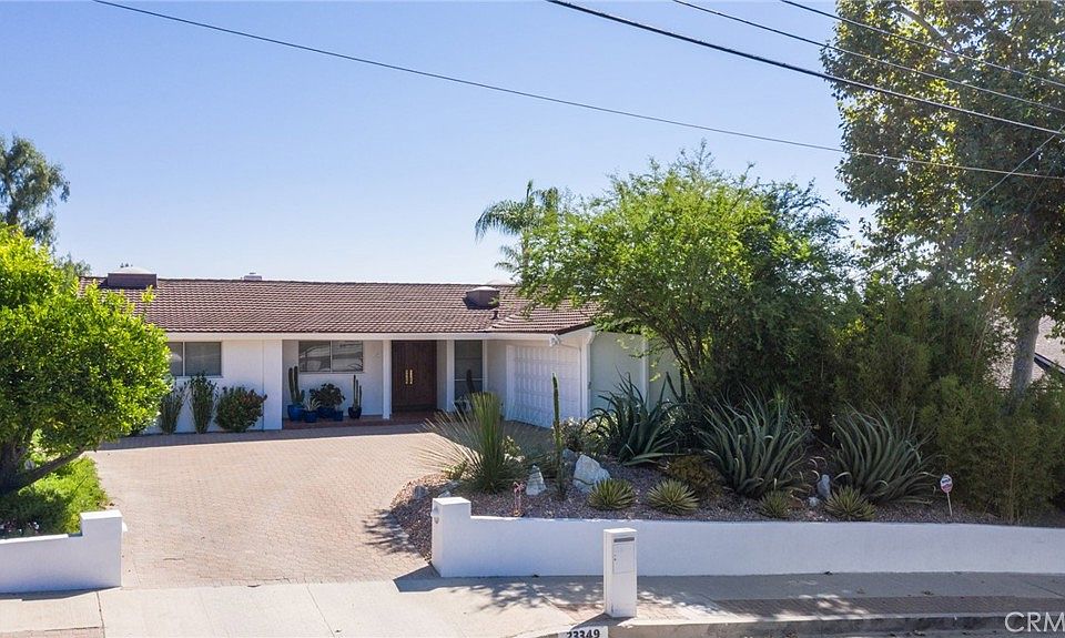 1st image of 23349 Balmoral Ln