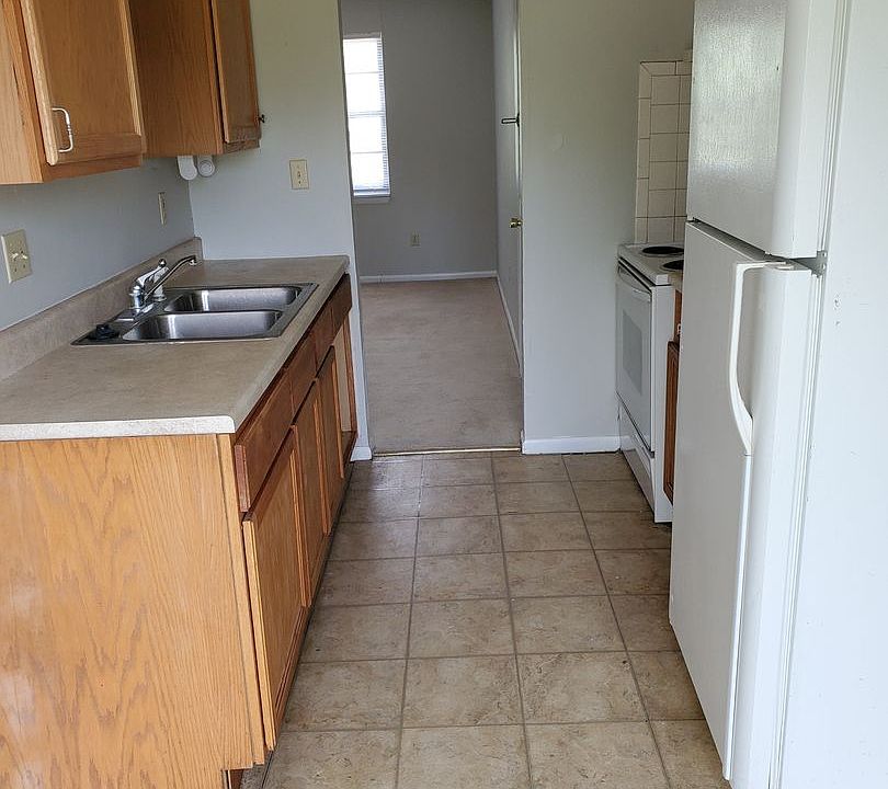 1st image of 107 Sanders Ct #4