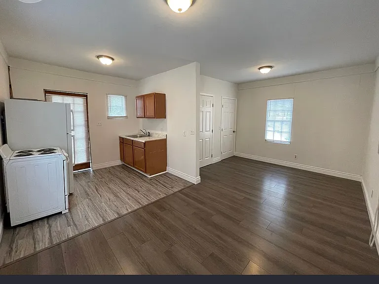 210 S Magnolia Ave #4 — Photo 5