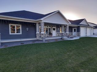 590 Dogwood Dr S #E, Lemars, IA 51031