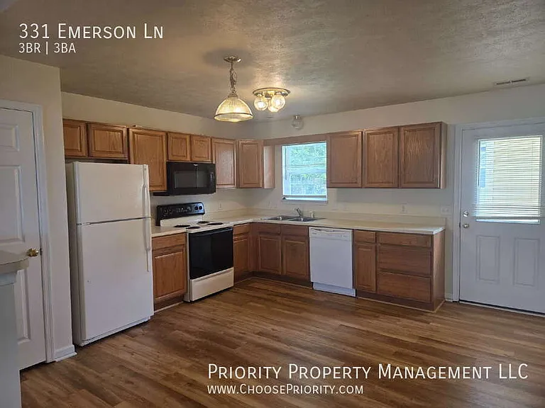 331 Emerson Ln — Photo 5