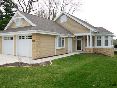 1875 Links Glen Dr, Dubuque, IA, 52003