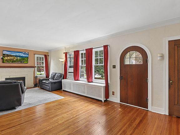 4th image of 726 W Highland Ave