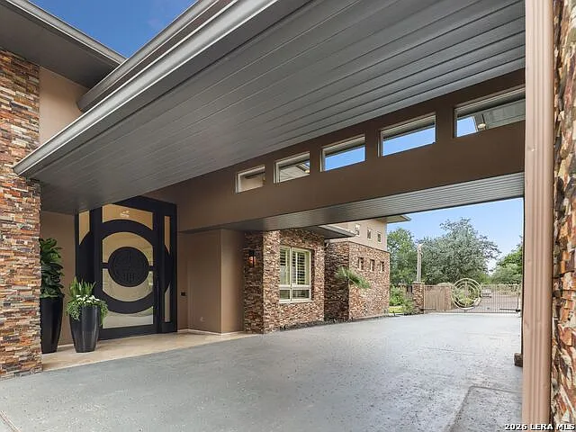6 bed, 7.5 bath, 7672 sqft, $11,000 — Photo 4