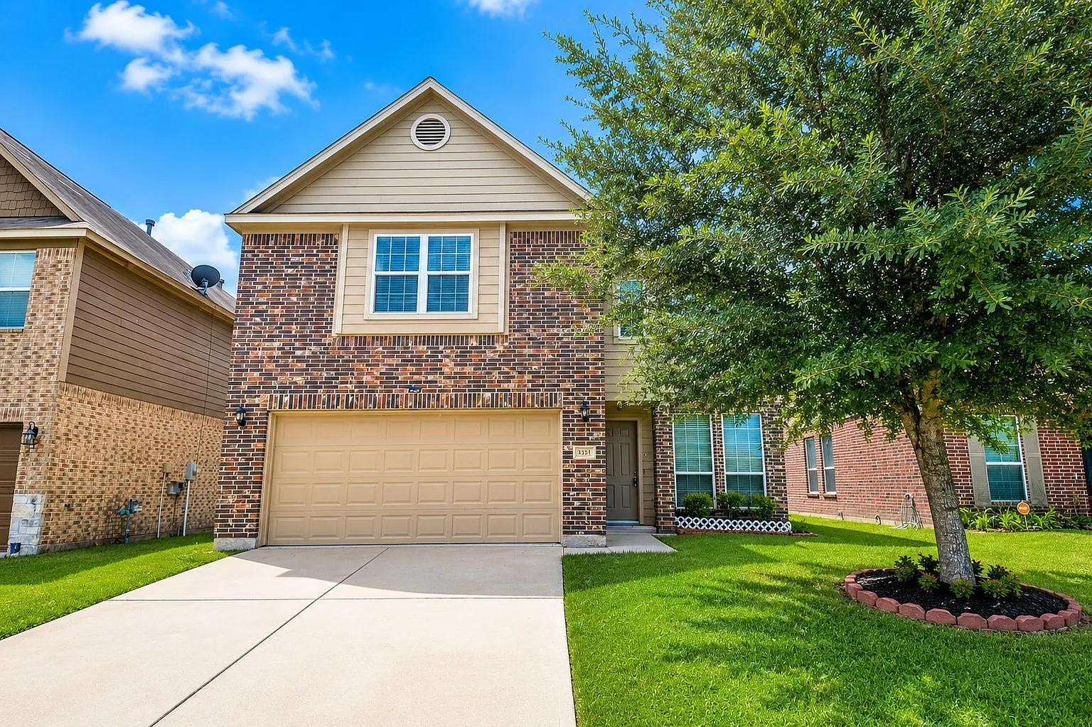 3 bed, 2.5 bath, 1997 sqft, $2,100 — Photo 1