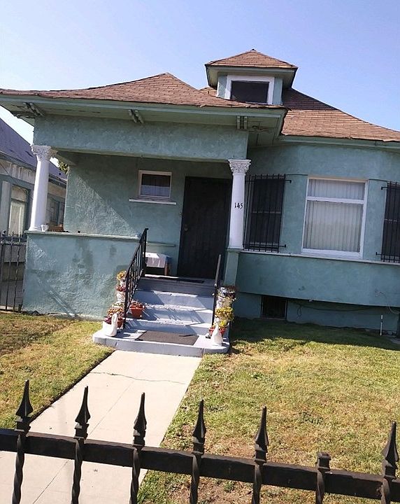 2nd image of 145 W 41st St