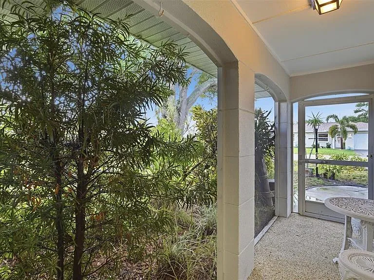 1329 Nantucket Rd — Photo 2