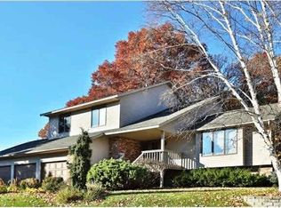 8646 Wood Cliff Cir S, Minneapolis, MN 55438