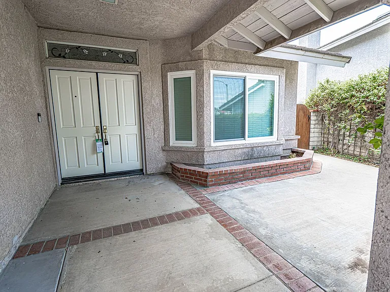 22572 Tulip Ct — Photo 2