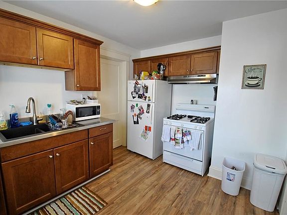 2nd image of 1296 Gladys Ave
