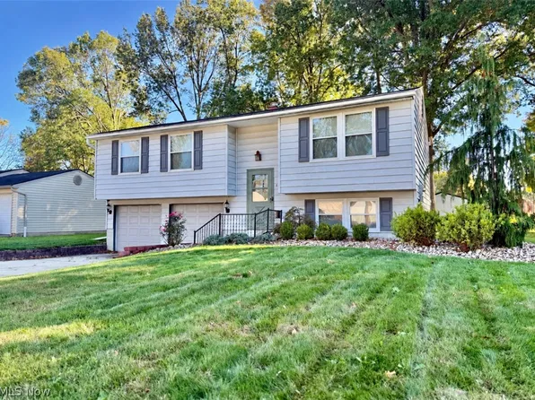 126 Blossom Ln, Niles, OH 44446