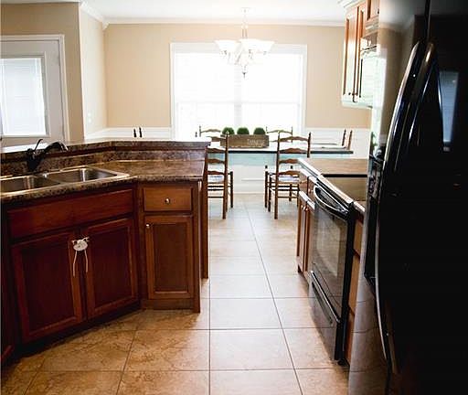 5th image of 200 Victorian Lake Dr