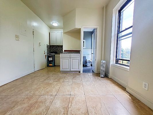 5th image of 418 Jefferson Ave #4B